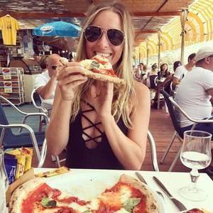 Meet your Posher, Deesta